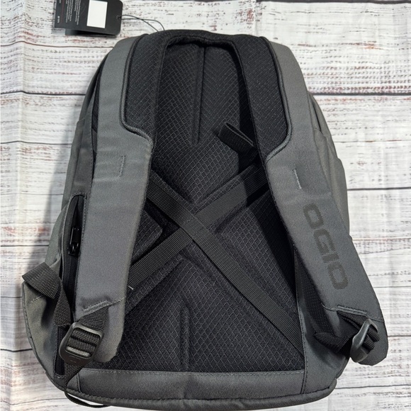 New OGIO Callaway work travel laptop backpack in grey - Picture 3 of 8